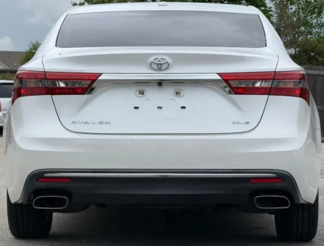 More photos of 2016 Toyota Avalon XLE Plus at Carmel Auto Gallery, IN