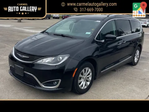 Black 2018 Chrysler Pacifica Touring L for sale in Carmel, IN