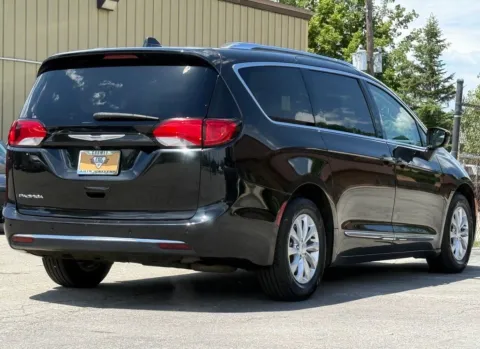 More photos of 2018 Chrysler Pacifica Touring L at Carmel Auto Gallery, IN