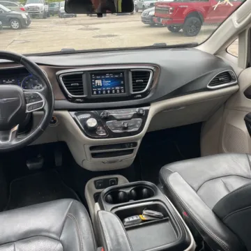 More photos of 2018 Chrysler Pacifica Touring L at Carmel Auto Gallery, IN