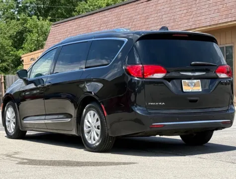 Photos of 2018 Chrysler Pacifica Touring L for sale in Carmel, IN at Carmel Auto Gallery