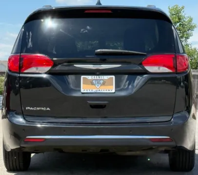 Another view of 2018 Chrysler Pacifica Touring L for sale in Carmel, IN at Carmel Auto Gallery