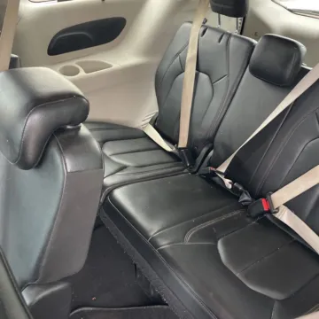 More photos of 2018 Chrysler Pacifica Touring L at Carmel Auto Gallery, IN