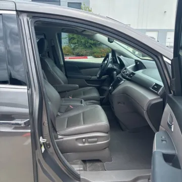 More photos of 2014 Honda Odyssey Touring Elite at Carmel Auto Gallery, IN