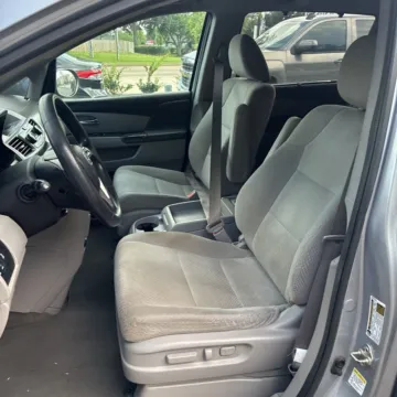 Photos of 2016 Honda Odyssey SE for sale in Carmel, IN at Carmel Auto Gallery