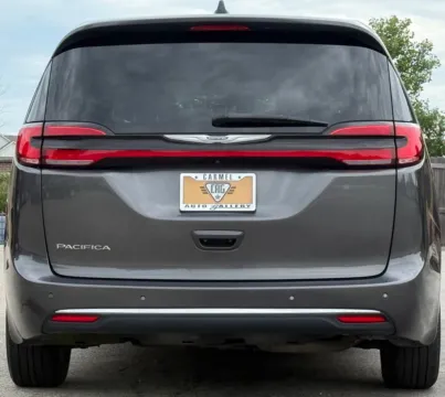 More photos of 2023 Chrysler Pacifica Touring L at Carmel Auto Gallery, IN