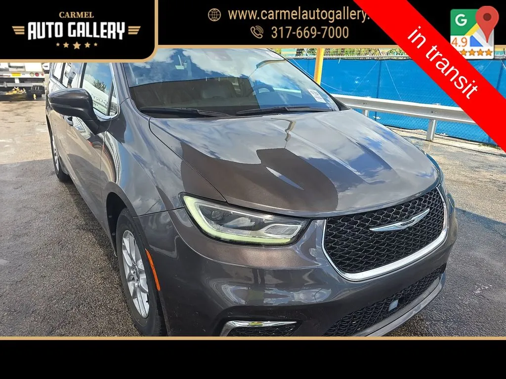 2023 Chrysler Pacifica Touring L's photo