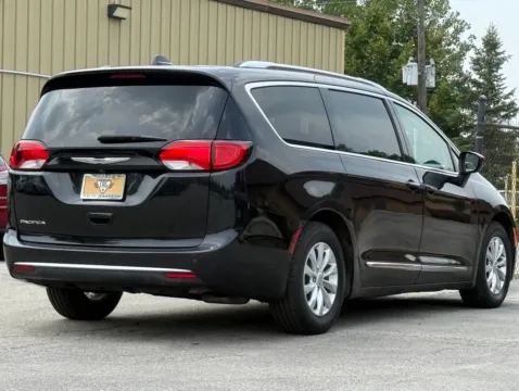 More photos of 2019 Chrysler Pacifica Touring L at Carmel Auto Gallery, IN