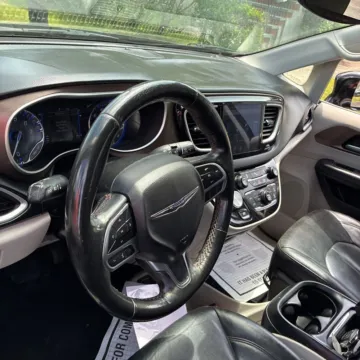 More photos of 2019 Chrysler Pacifica Touring L at Carmel Auto Gallery, IN