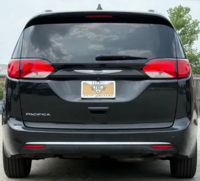 More photos of 2019 Chrysler Pacifica Touring L at Carmel Auto Gallery, IN