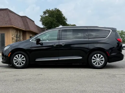 Photos of 2019 Chrysler Pacifica Touring L for sale in Carmel, IN at Carmel Auto Gallery