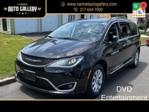 Black 2019 Chrysler Pacifica Touring L for sale in Carmel, IN
