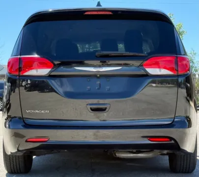 More photos of 2021 Chrysler Voyager L at Carmel Auto Gallery, IN