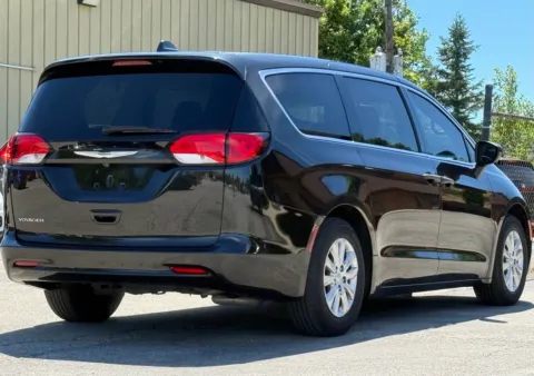 More photos of 2021 Chrysler Voyager L at Carmel Auto Gallery, IN