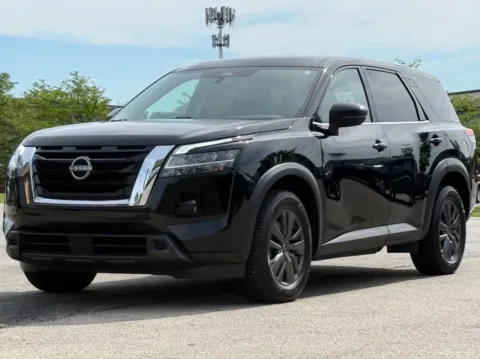 Photos of 2022 Nissan Pathfinder S for sale in Carmel, IN at Carmel Auto Gallery
