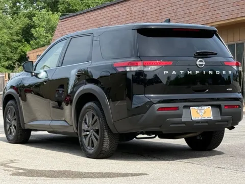 More photos of 2022 Nissan Pathfinder S at Carmel Auto Gallery, IN