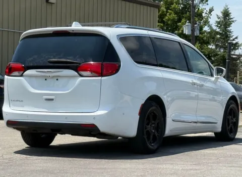 More photos of 2017 Chrysler Pacifica Touring L Plus at Carmel Auto Gallery, IN