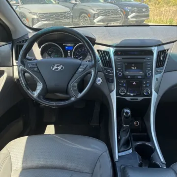 More photos of 2015 Hyundai Sonata Hybrid Limited at Carmel Auto Gallery, IN