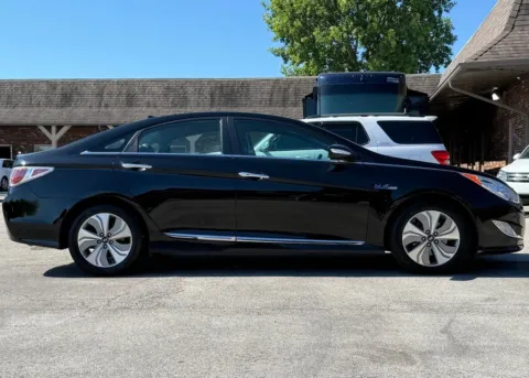 More photos of 2015 Hyundai Sonata Hybrid Limited at Carmel Auto Gallery, IN