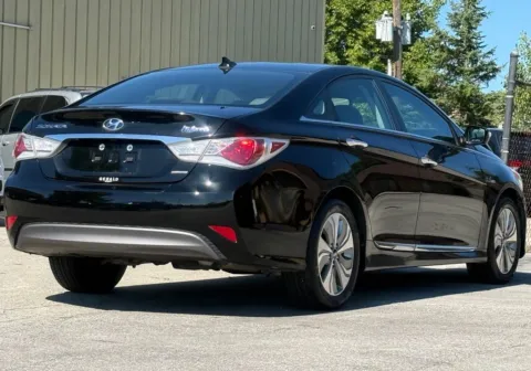 More photos of 2015 Hyundai Sonata Hybrid Limited at Carmel Auto Gallery, IN