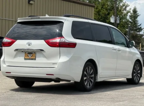 More photos of 2018 Toyota Sienna Limited Premium at Carmel Auto Gallery, IN