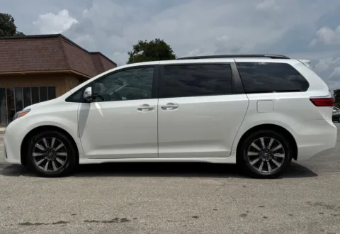 Photos of 2018 Toyota Sienna Limited Premium for sale in Carmel, IN at Carmel Auto Gallery