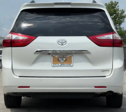 More photos of 2018 Toyota Sienna Limited Premium at Carmel Auto Gallery, IN