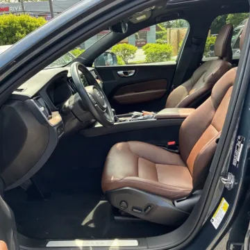 More photos of 2021 Volvo XC60 T5 Momentum at Carmel Auto Gallery, IN