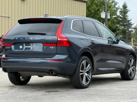 More photos of 2021 Volvo XC60 T5 Momentum at Carmel Auto Gallery, IN