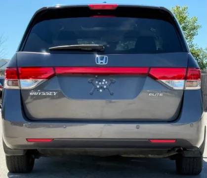 More photos of 2014 Honda Odyssey Touring Elite at Carmel Auto Gallery, IN