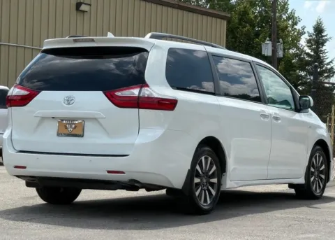 More photos of 2019 Toyota Sienna XLE at Carmel Auto Gallery, IN