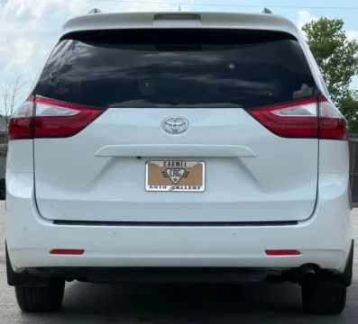 More photos of 2019 Toyota Sienna XLE at Carmel Auto Gallery, IN