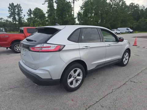 Photos of 2019 Ford Edge SE for sale in Carmel, IN at Carmel Auto Gallery