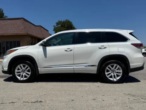 Photos of 2016 Toyota Highlander LE V6 for sale in Carmel, IN at Carmel Auto Gallery