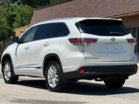 Another view of 2016 Toyota Highlander LE V6 for sale in Carmel, IN at Carmel Auto Gallery