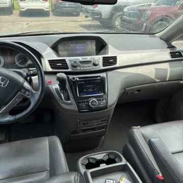 More photos of 2016 Honda Odyssey Touring Elite at Carmel Auto Gallery, IN