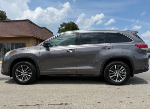 Photos of 2018 Toyota Highlander XLE for sale in Carmel, IN at Carmel Auto Gallery