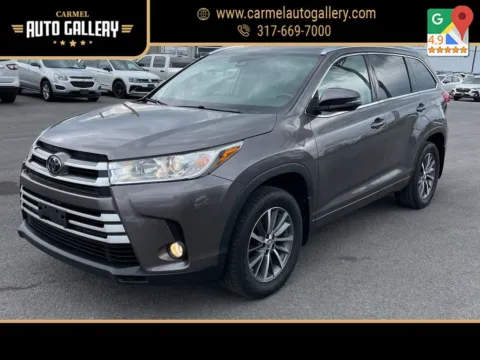 Gray 2018 Toyota Highlander XLE for sale in Carmel, IN