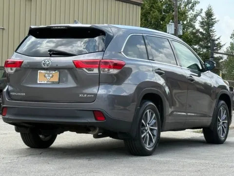 More photos of 2018 Toyota Highlander XLE at Carmel Auto Gallery, IN