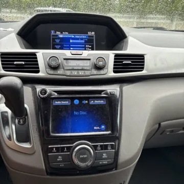 More photos of 2016 Honda Odyssey SE at Carmel Auto Gallery, IN