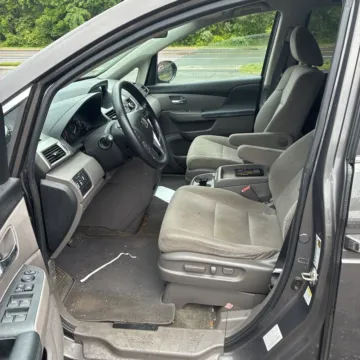 Photos of 2016 Honda Odyssey SE for sale in Carmel, IN at Carmel Auto Gallery