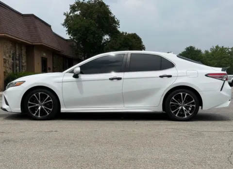 Photos of 2019 Toyota Camry SE for sale in Carmel, IN at Carmel Auto Gallery