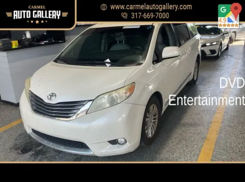 White 2017 Toyota Sienna XLE Premium for sale in Carmel, IN