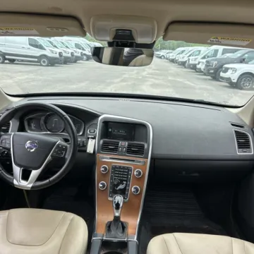 More photos of 2017 Volvo XC60 T5 Inscription at Carmel Auto Gallery, IN