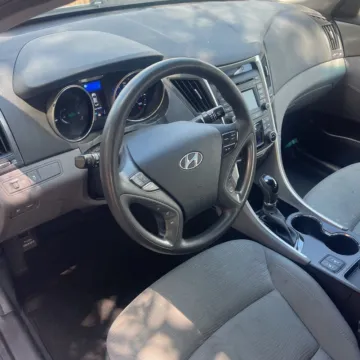 More photos of 2014 Hyundai Sonata Hybrid at Carmel Auto Gallery, IN