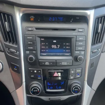 More photos of 2014 Hyundai Sonata Hybrid at Carmel Auto Gallery, IN