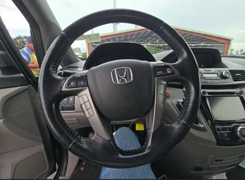 More photos of 2016 Honda Odyssey Touring Elite at Carmel Auto Gallery, IN