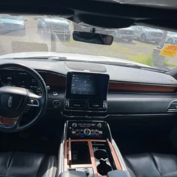 More photos of 2019 Lincoln Navigator L Reserve at Carmel Auto Gallery, IN