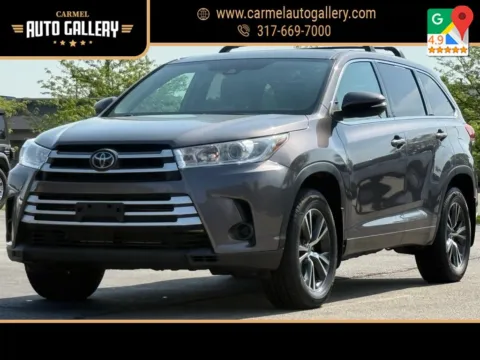 Gray 2018 Toyota Highlander LE for sale in Carmel, IN