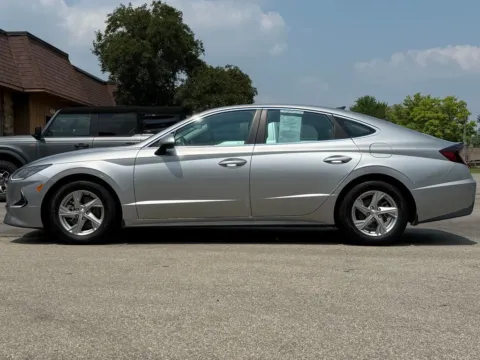 Photos of 2020 Hyundai Sonata SE for sale in Carmel, IN at Carmel Auto Gallery